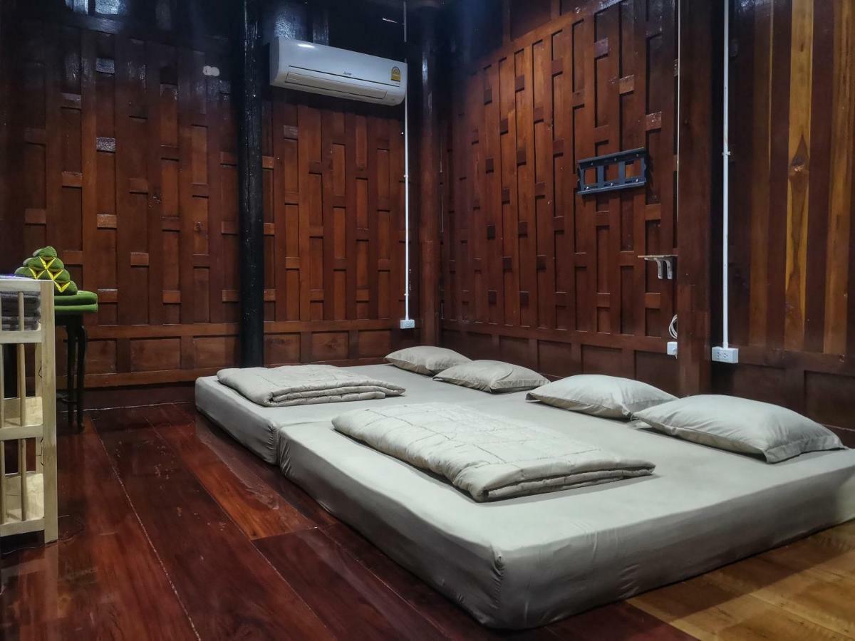 Bansuwan Homestay Ампхава Екстер'єр фото